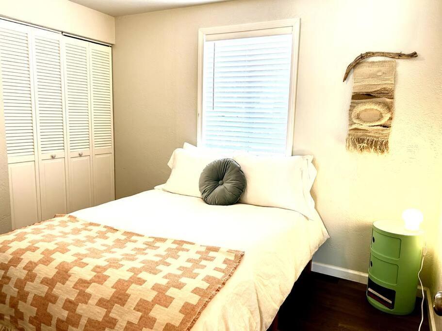 Fully Furnished, Serene Taos House Exterior photo